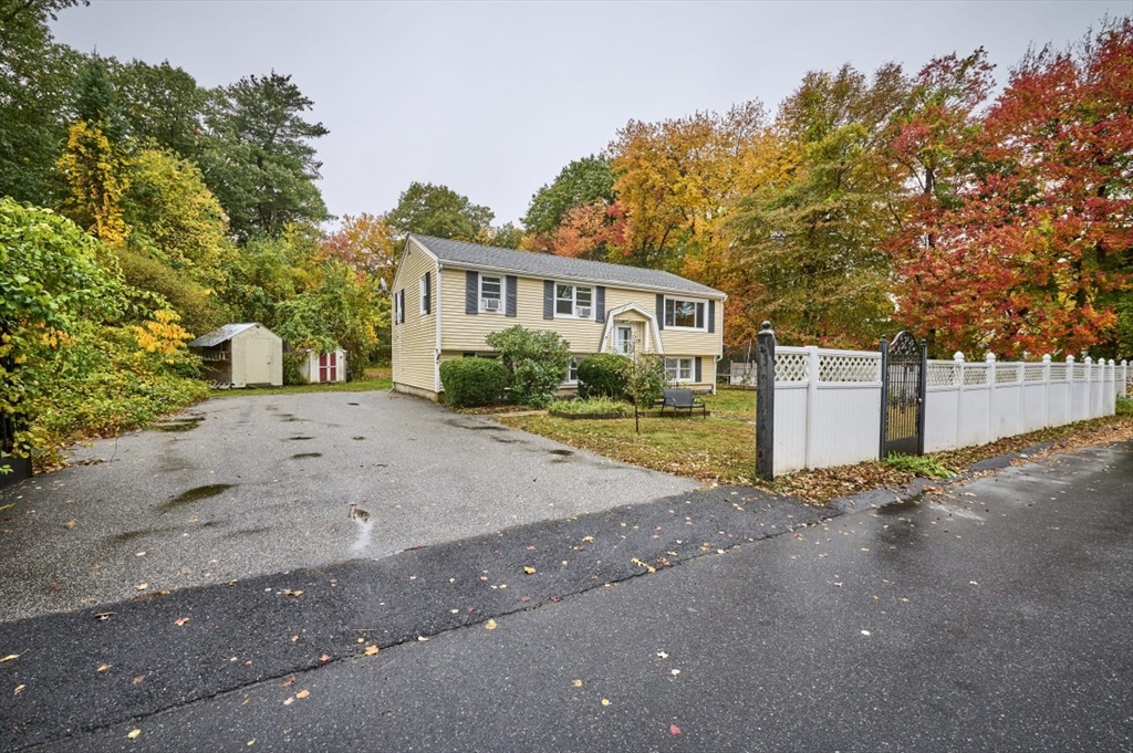 13 Fernglade Rd, Burlington