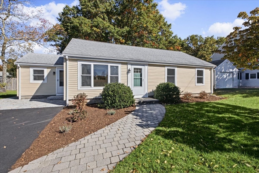13 Oakdale Road, Canton