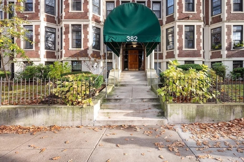 房源照片:382 Riverway #2, Boston