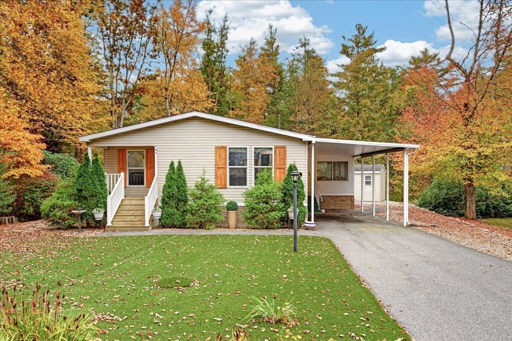 18-4 South Meadow Village, Carver