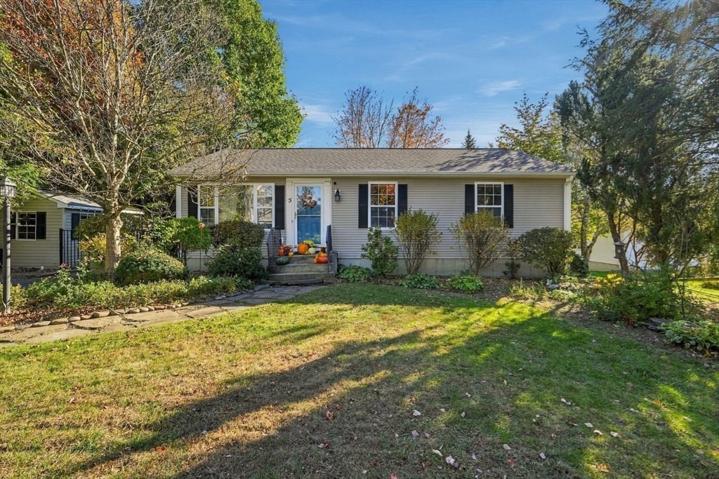תמונה של הנכס: 5 Maxine Cir, Easthampton