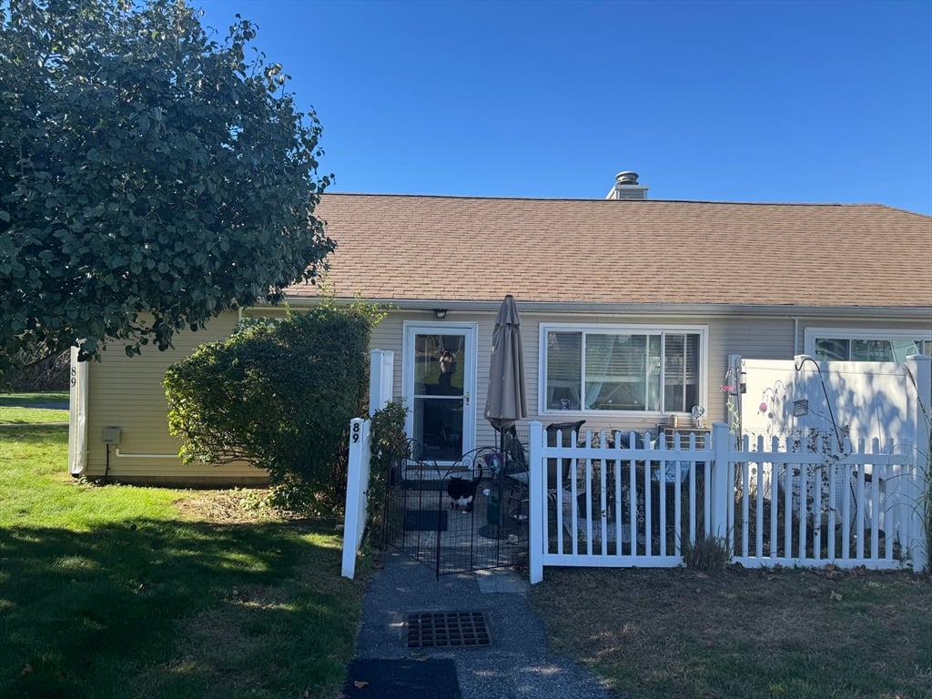89 Collins St #89, Chicopee