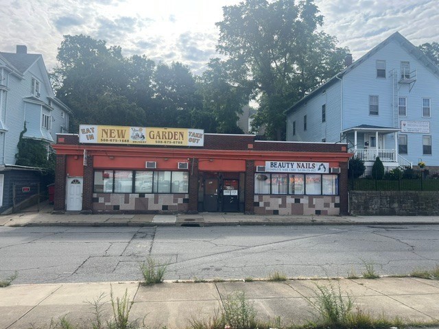 883 N Main St, Fall River, MA 02720