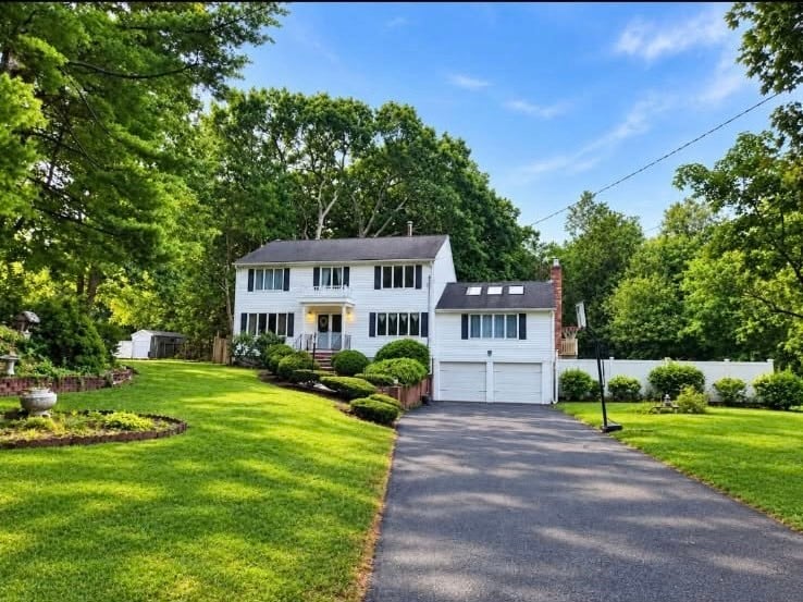 11 Colonial Ln, Canton