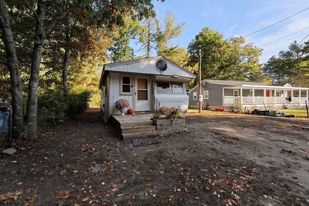 9 Pine Way, Carver