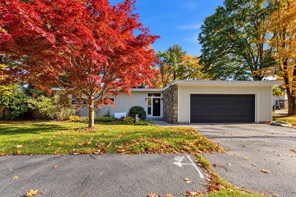 11 Forest Hill Dr, Worcester