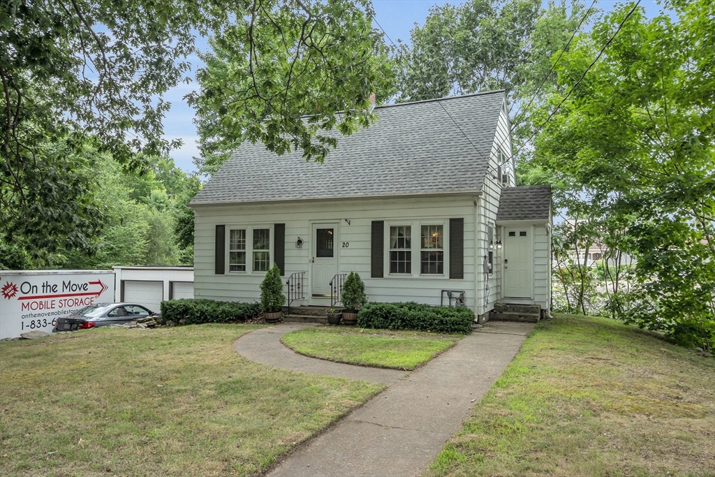 20 Pleasant St, Lunenburg
