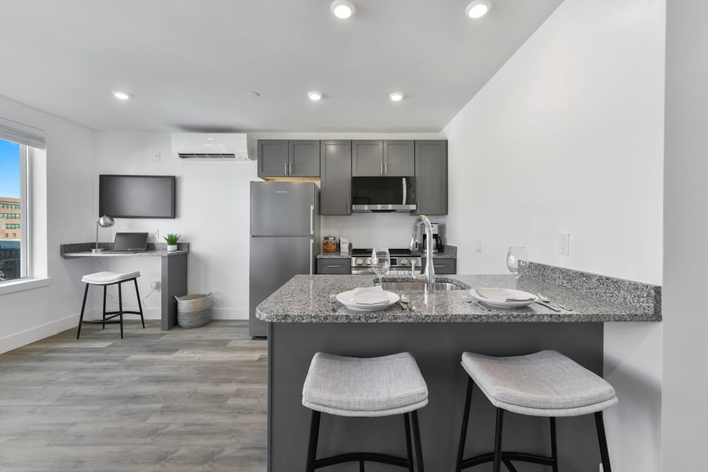 585 Essex St #202, Lynn