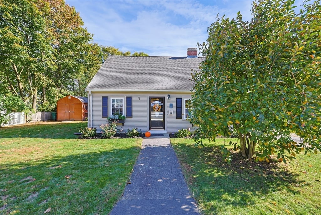 62 Alandale Pkwy, Norwood