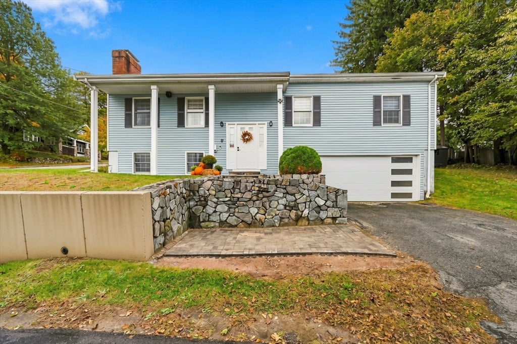 17 Dundee St, Lowell
