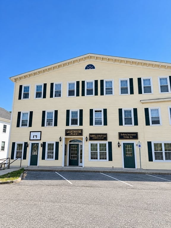 7 Exchange St #10, Barre, MA 01005
