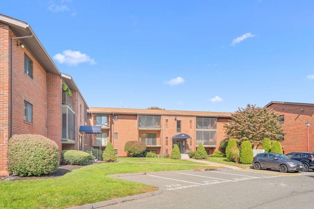 221 Oak St #14-34, Brockton