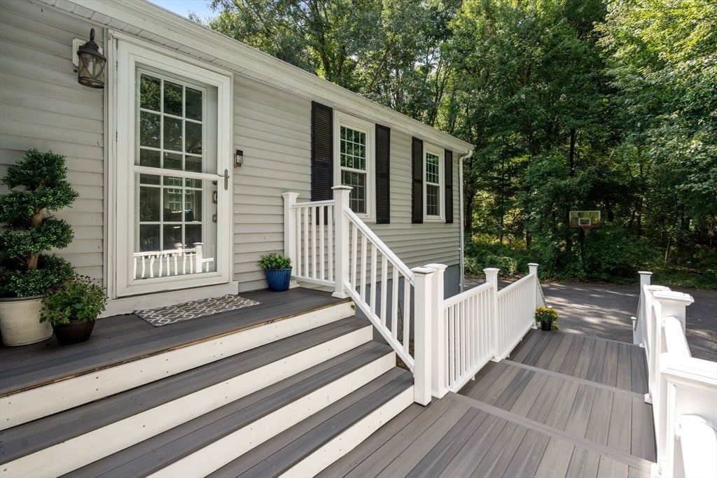 543 Central Street, Holliston