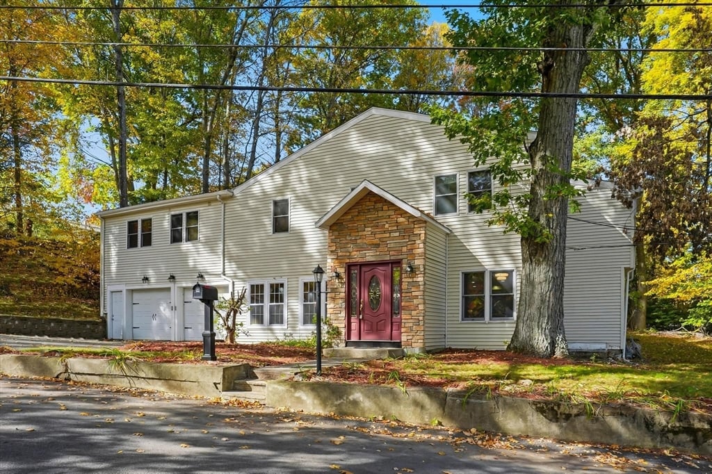 17 Pathwood Ave, Burlington