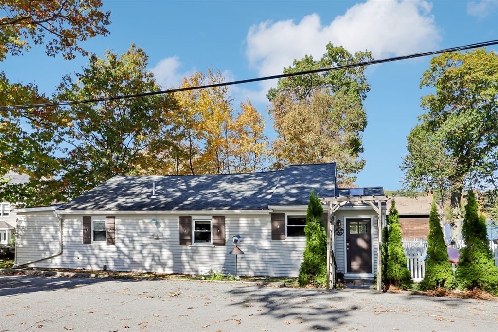 תמונה של הנכס: 2 Lakeview Dr, Billerica