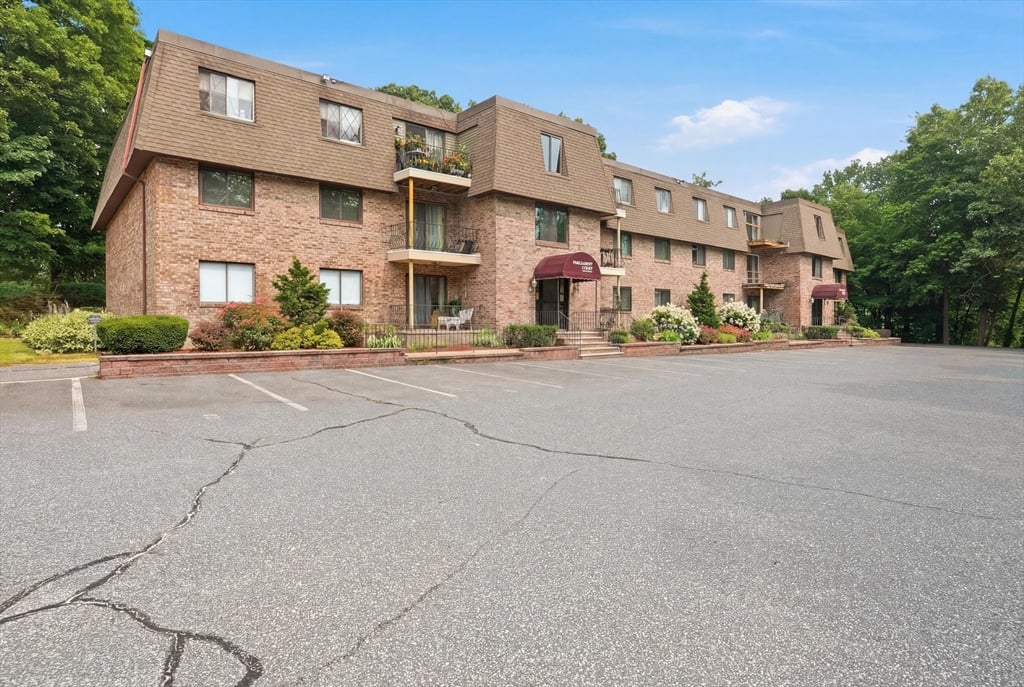 59 School St #B2, Northborough