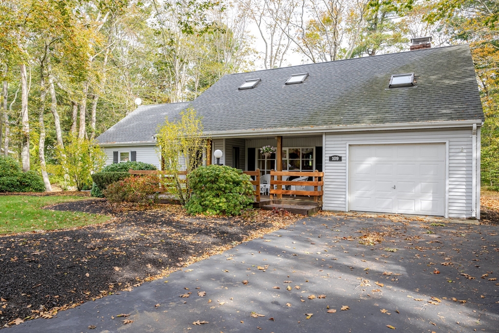 109 Russell Lane, Abington