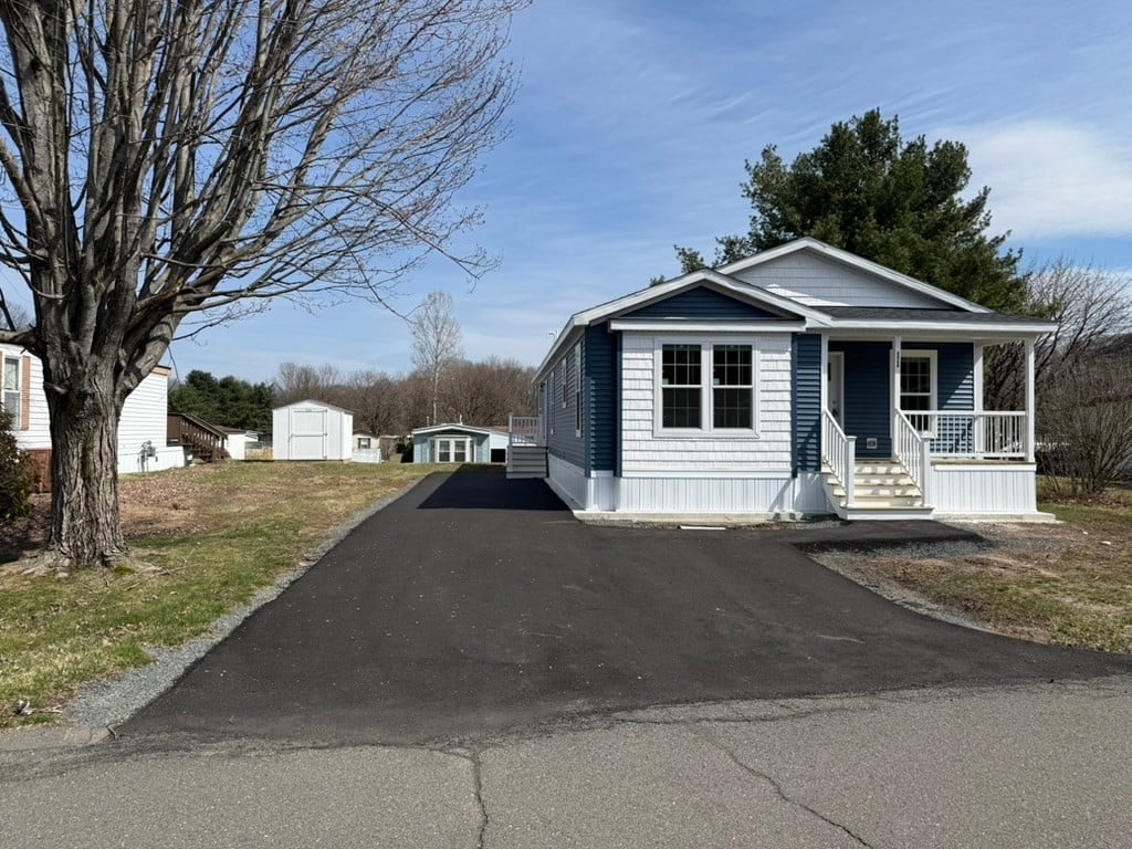 16 Asher Lane, Pepperell