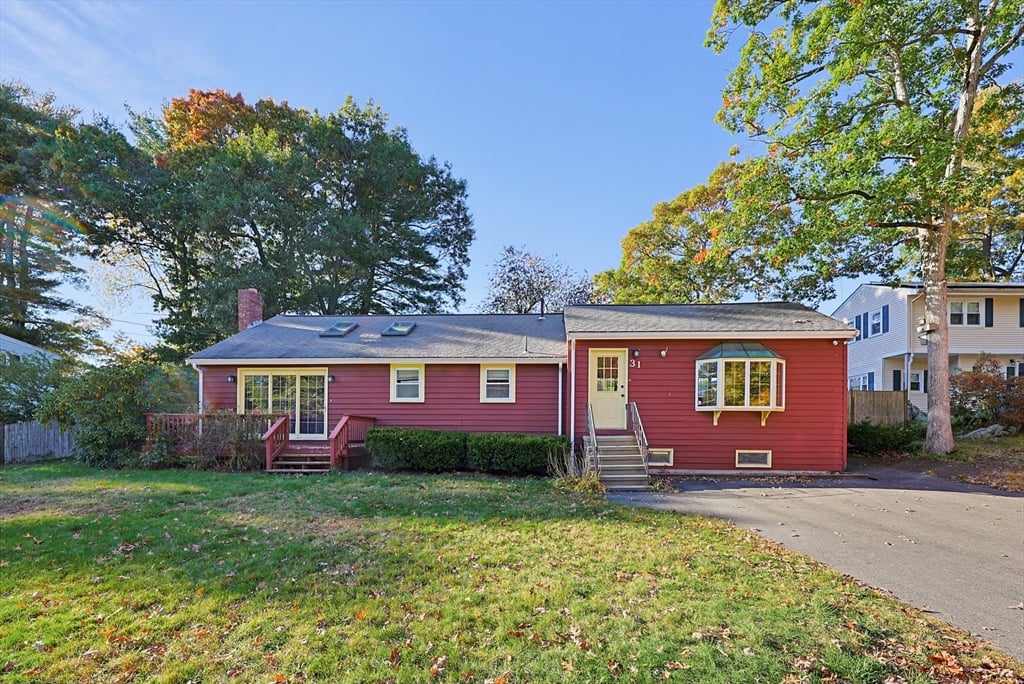 31 Kalmia Rd, Holbrook