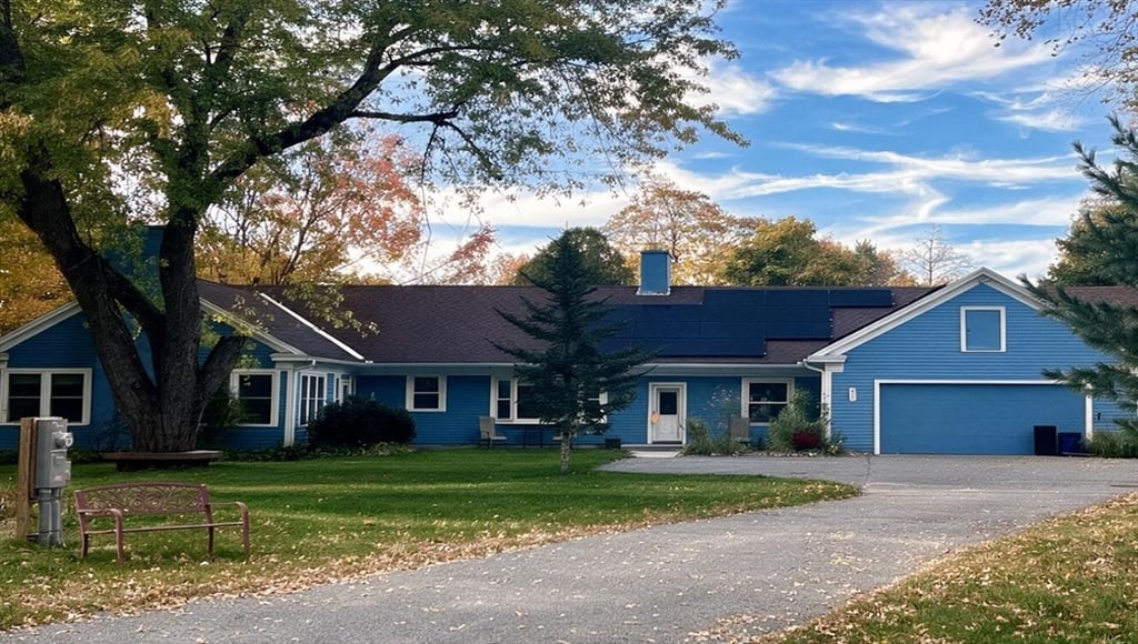 27 Oak Ave, Lunenburg