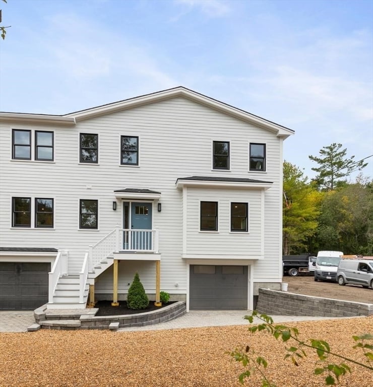 318 Essex Ave #B, Gloucester