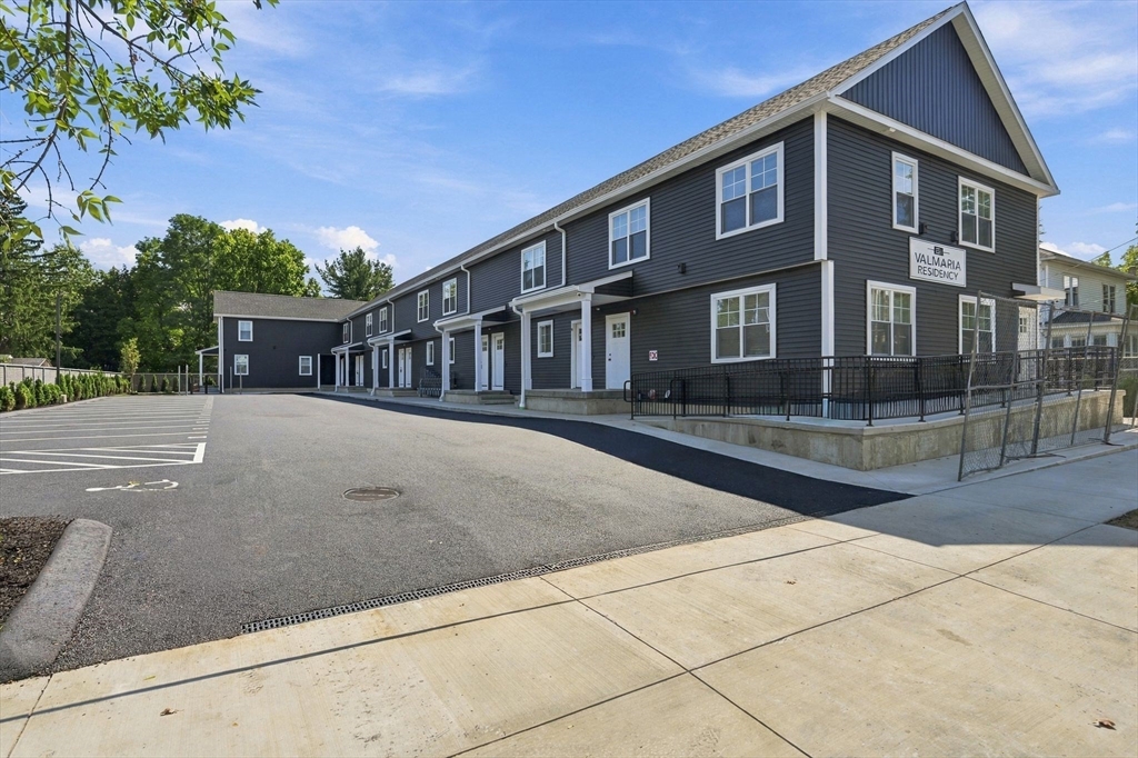 61 Parker St #4, Springfield