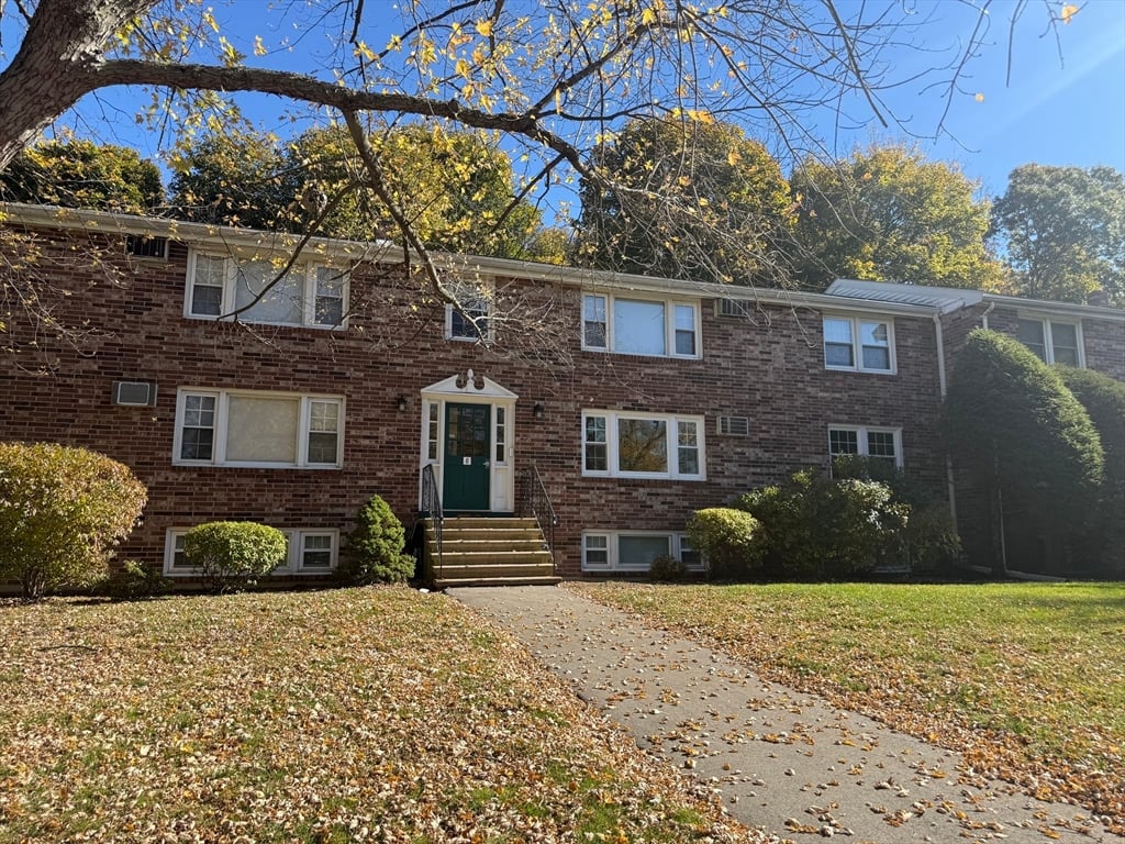 8 Myles Standish Dr #2, Haverhill