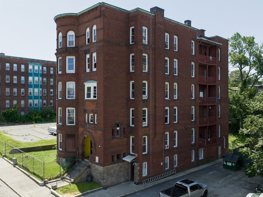 12 Oread St, Worcester, MA 01610