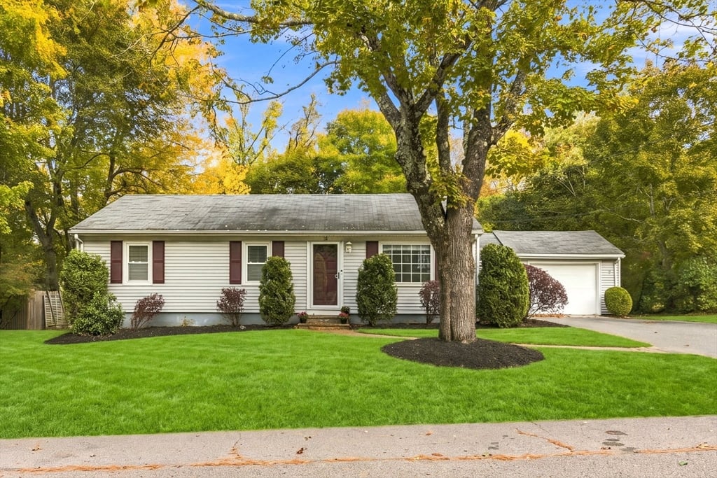 14 Winslow Rd, Sharon