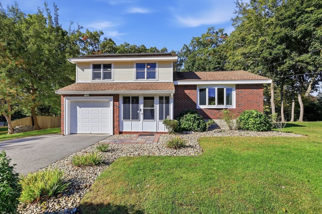 123 Lincoln Pkwy, Lowell