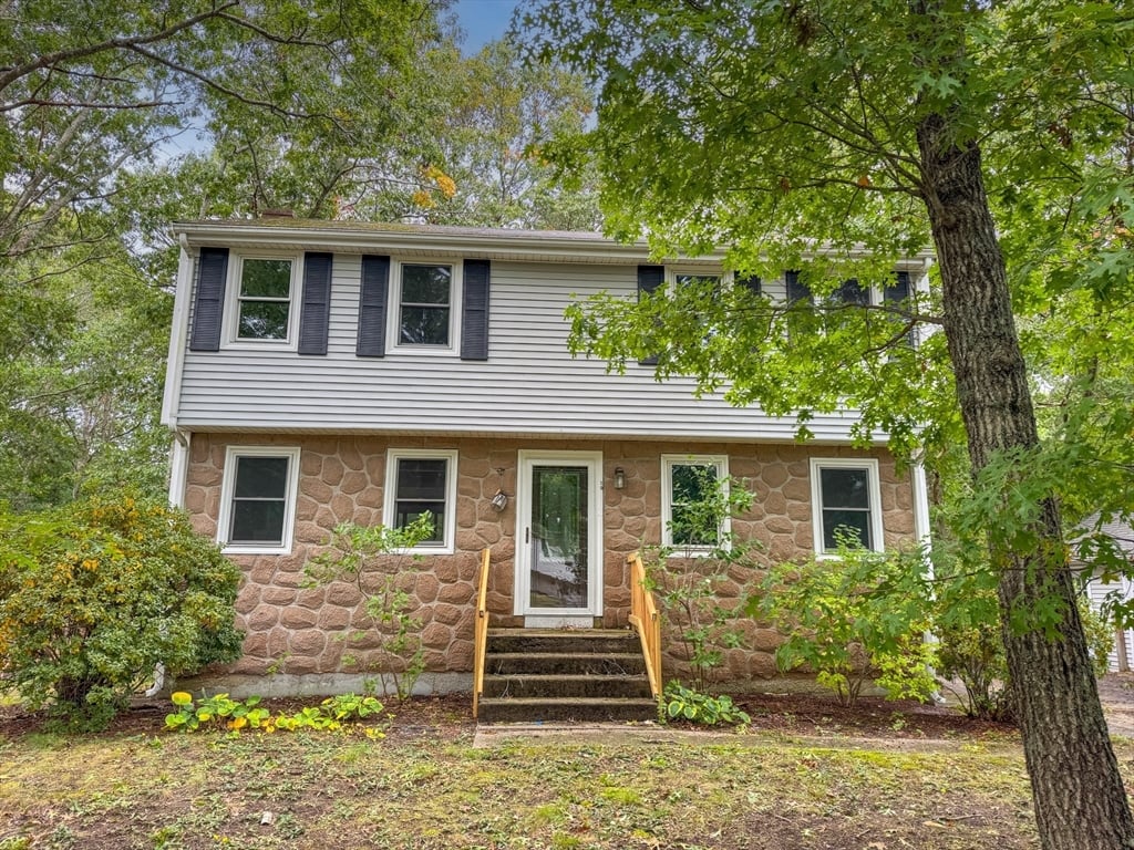 19 Montgomery Dr, Plymouth