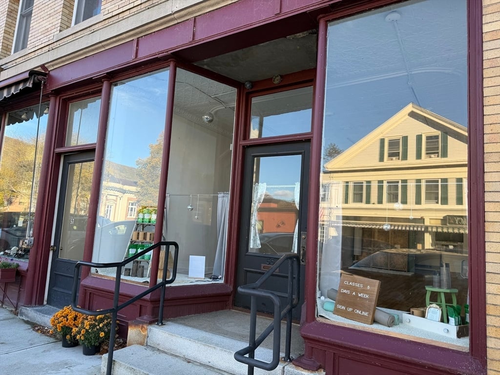 55 Bridge St, Shelburne, MA 01370