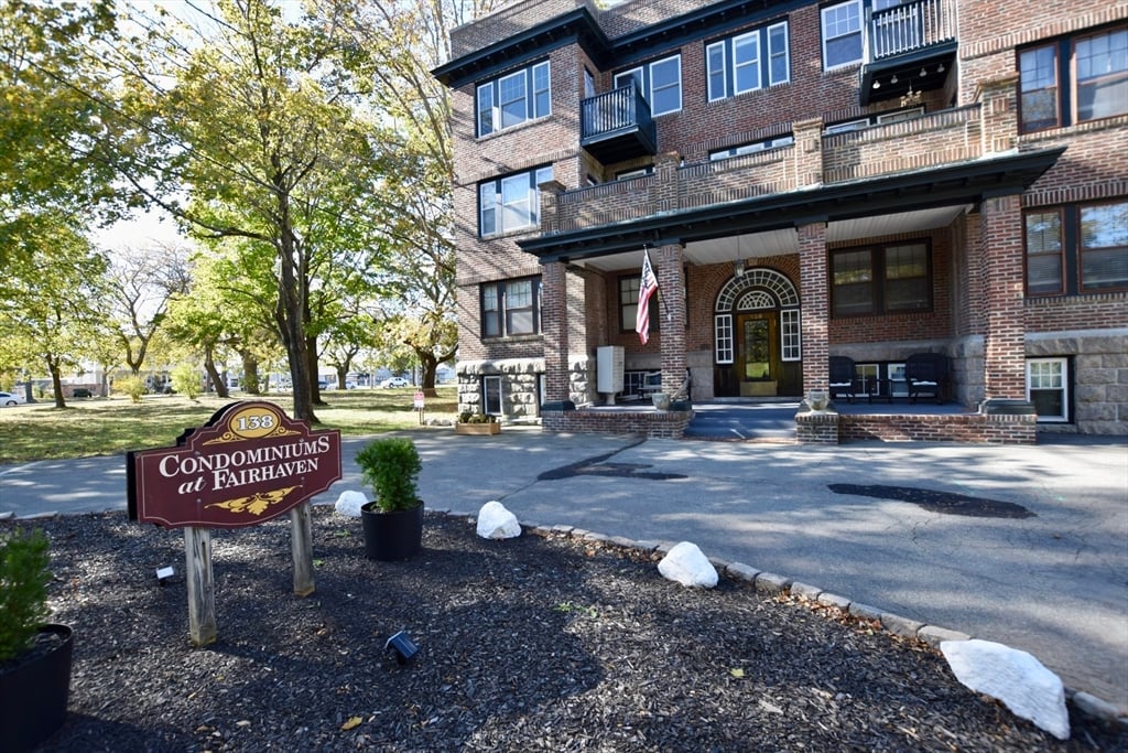 138 Main St #10, Fairhaven