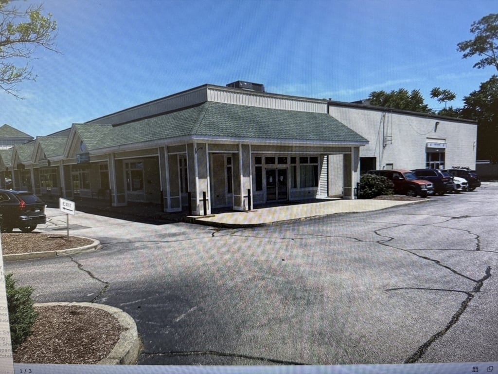 房源照片：1235 Wampanoag Trl, East Providence
