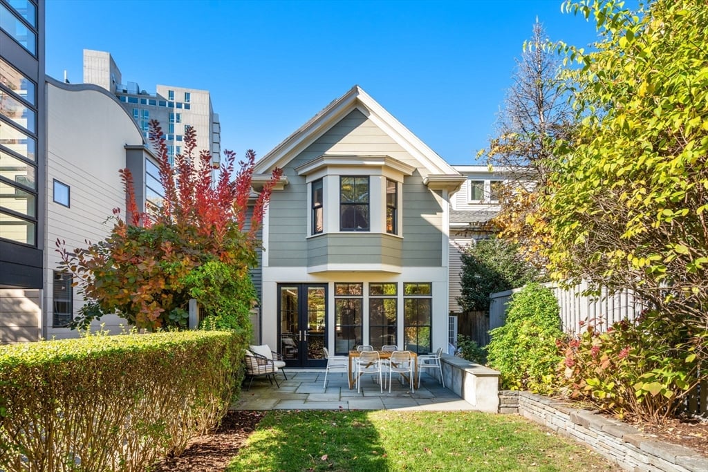 136 Banks St #136, Cambridge