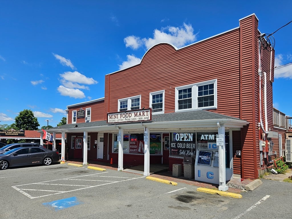 252 Main St, Barnstable, MA 02601
