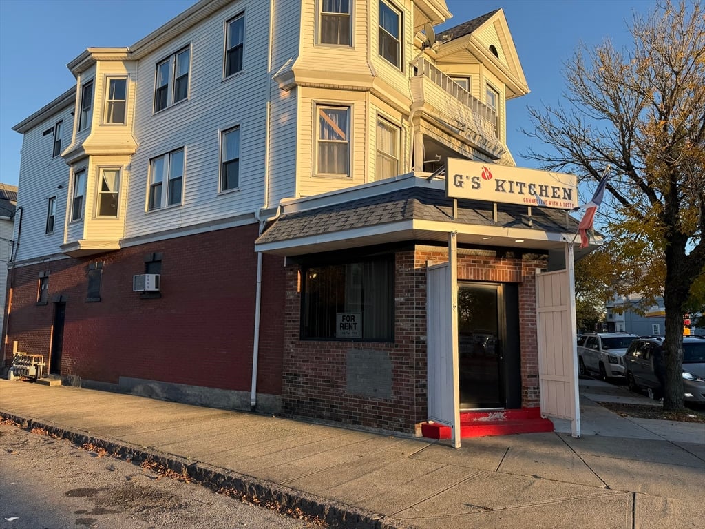 812 brock ave, New Bedford, MA 02719