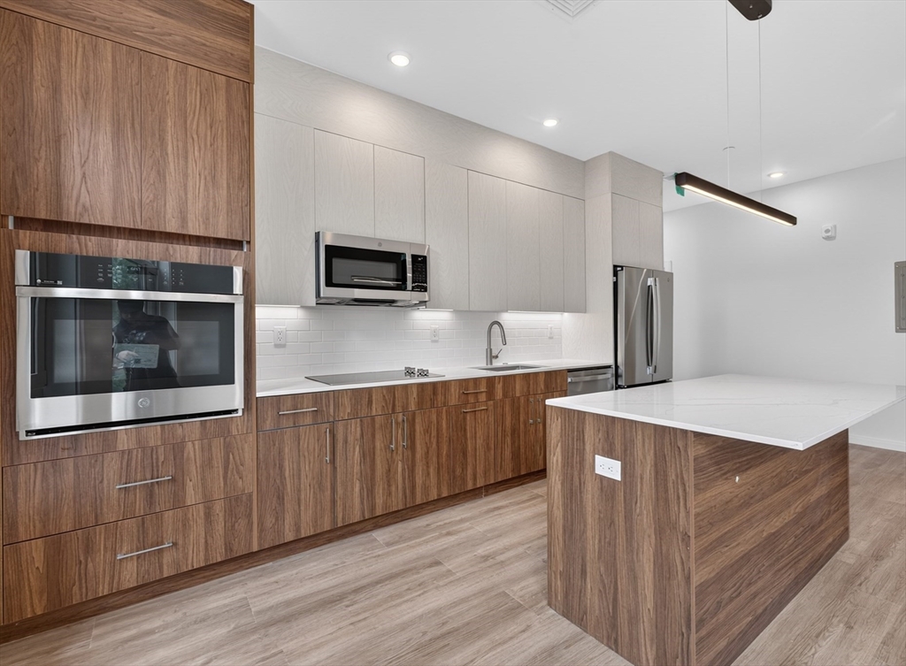 13 Warwick St #306, Somerville