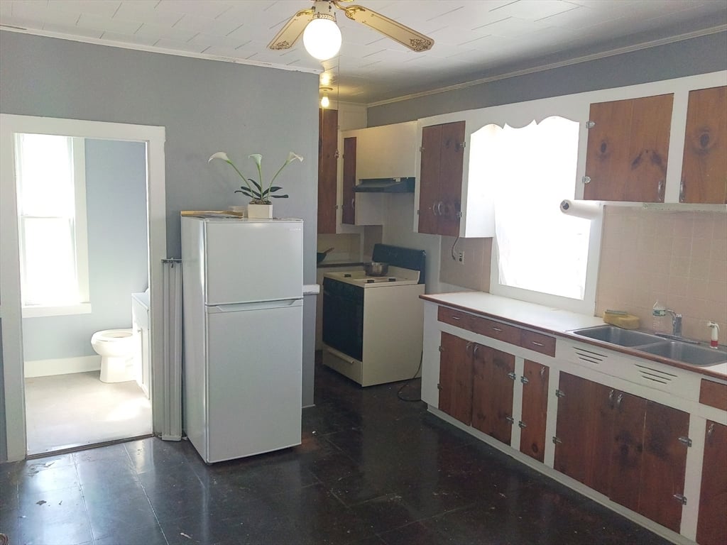 208 Davis #3, New Bedford